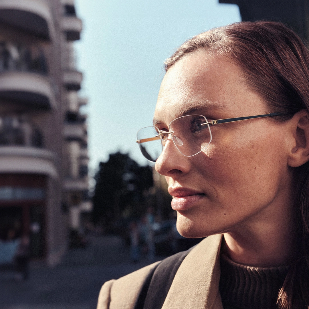 Ultra-lightweight and minimalist Silhouette rimless eyewear.